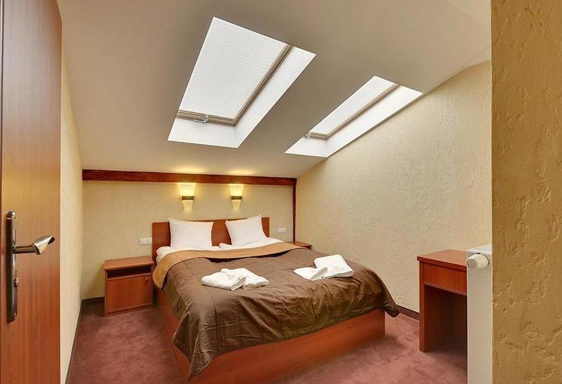 هتل Nowy Folwark "na Skraju Lasu"