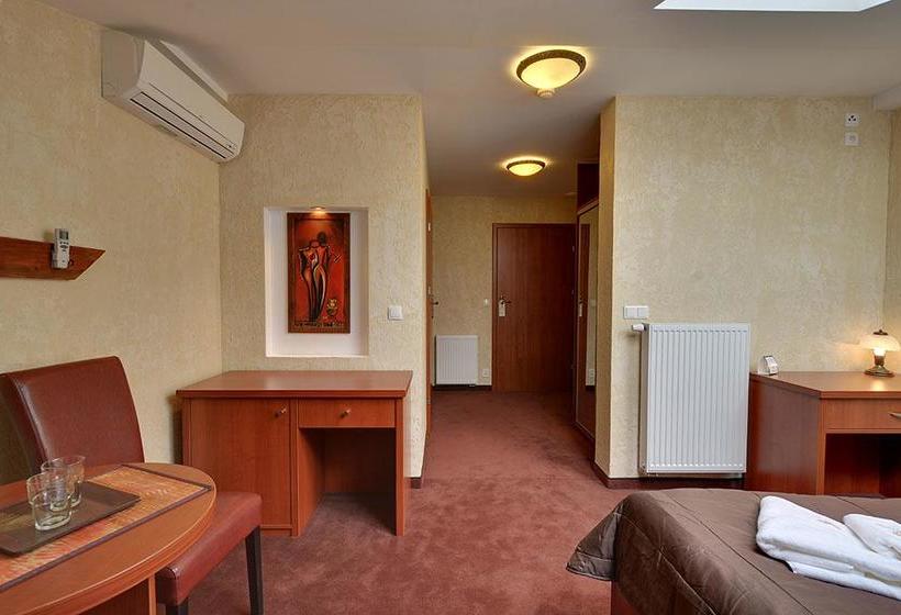 هتل Nowy Folwark "na Skraju Lasu"