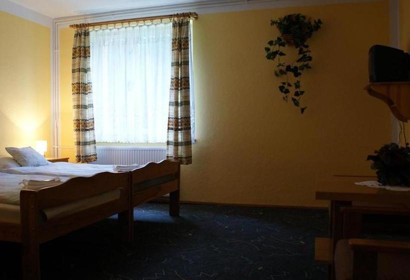 هتل Country Holiday