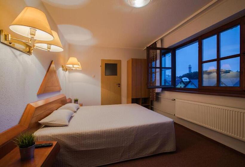 ホテル Dom Wczasowy Kormoran Niechorze   300m Od Plaży