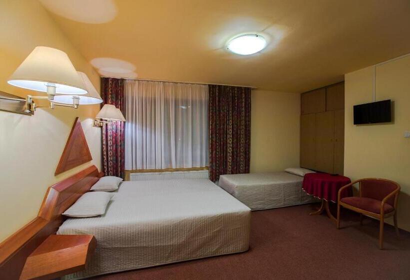 ホテル Dom Wczasowy Kormoran Niechorze   300m Od Plaży