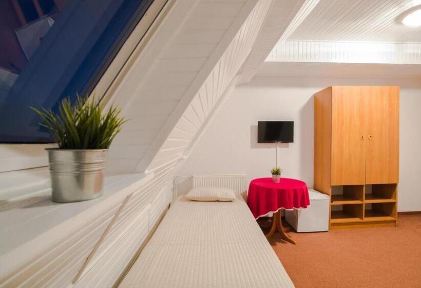 ホテル Dom Wczasowy Kormoran Niechorze   300m Od Plaży