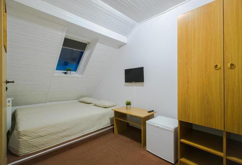 ホテル Dom Wczasowy Kormoran Niechorze   300m Od Plaży