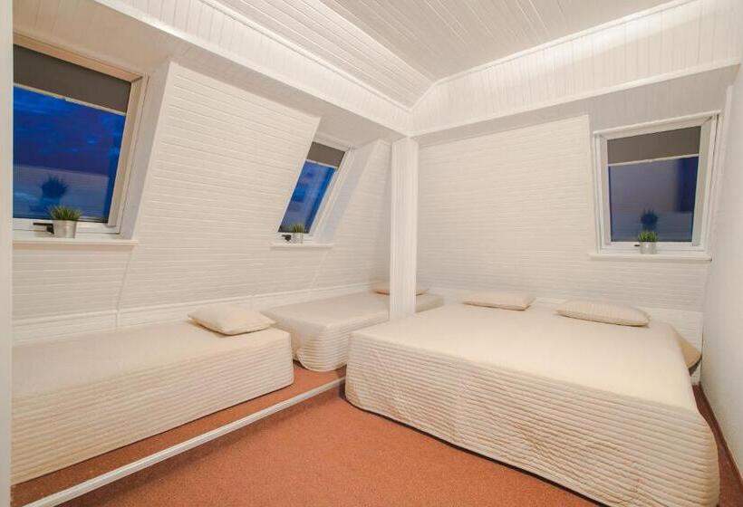 ホテル Dom Wczasowy Kormoran Niechorze   300m Od Plaży