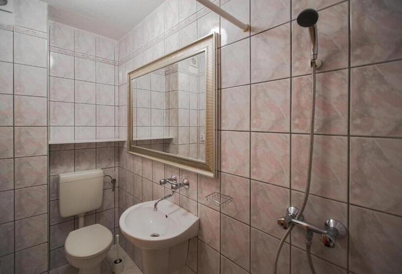 ホテル Dom Wczasowy Kormoran Niechorze   300m Od Plaży