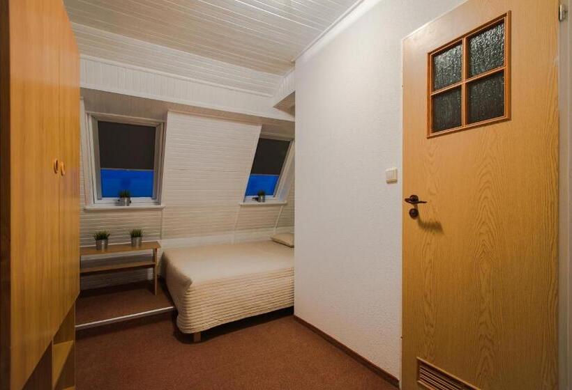 ホテル Dom Wczasowy Kormoran Niechorze   300m Od Plaży