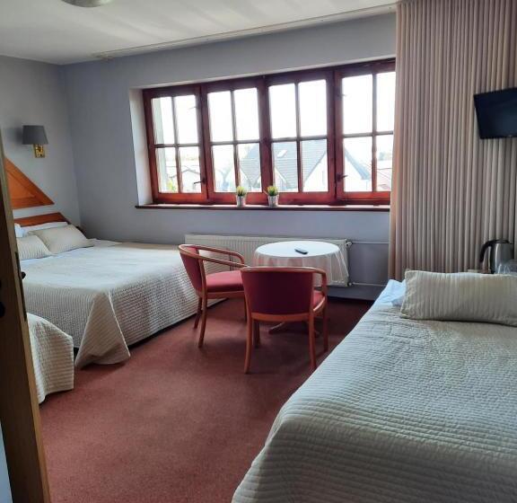 ホテル Dom Wczasowy Kormoran Niechorze   300m Od Plaży