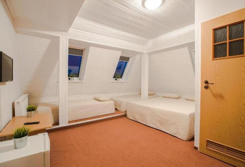 ホテル Dom Wczasowy Kormoran Niechorze   300m Od Plaży