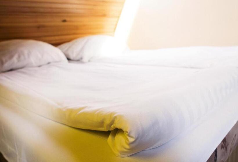 ホテル Dom Wczasowy Kormoran Niechorze   300m Od Plaży