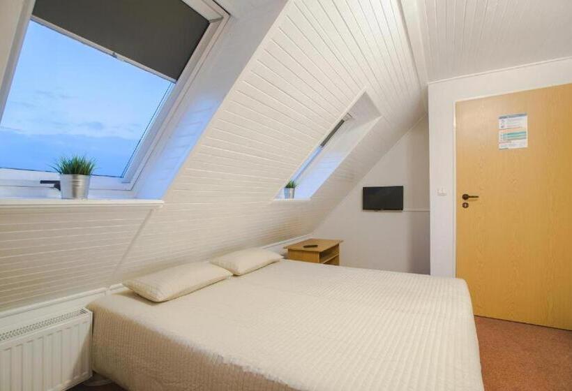 ホテル Dom Wczasowy Kormoran Niechorze   300m Od Plaży