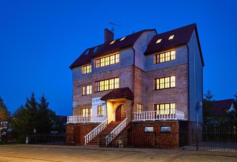 ホテル Dom Wczasowy Kormoran Niechorze   300m Od Plaży