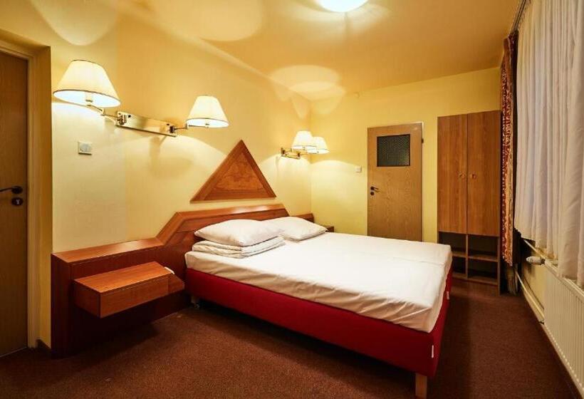 ホテル Dom Wczasowy Kormoran Niechorze   300m Od Plaży