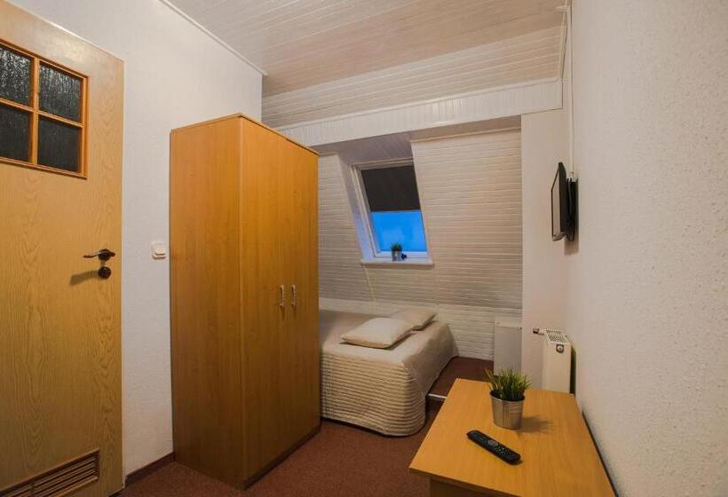 ホテル Dom Wczasowy Kormoran Niechorze   300m Od Plaży