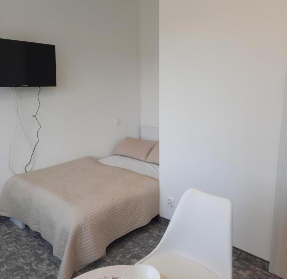 ホテル Dom Wczasowy Kormoran Niechorze   300m Od Plaży