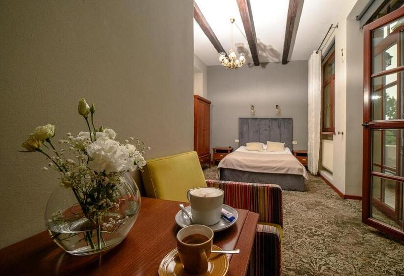 호텔 Dworek Biały Domek