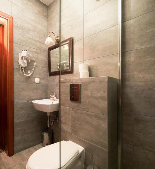 호텔 Dworek Biały Domek