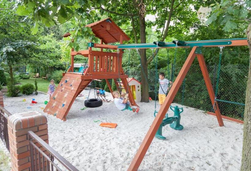 호텔 Dworek Biały Domek