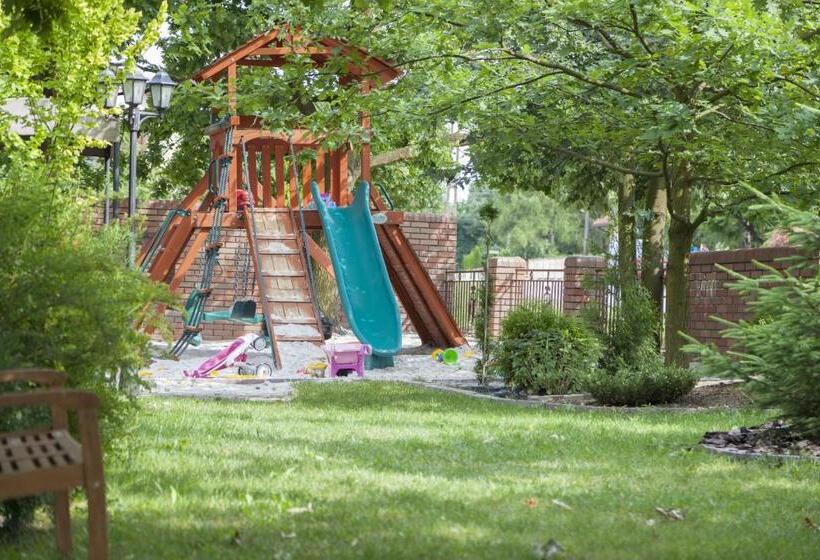 호텔 Dworek Biały Domek