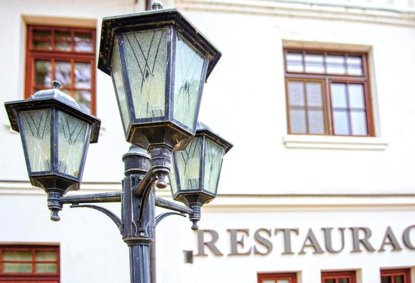 호텔 Dworek Biały Domek