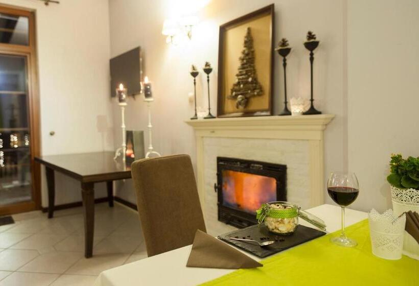 호텔 Dworek Biały Domek