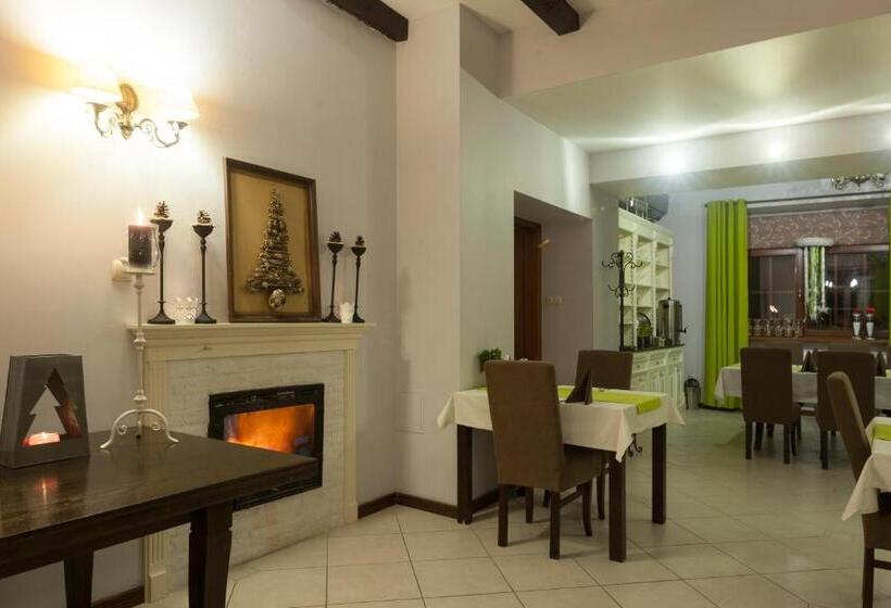 호텔 Dworek Biały Domek