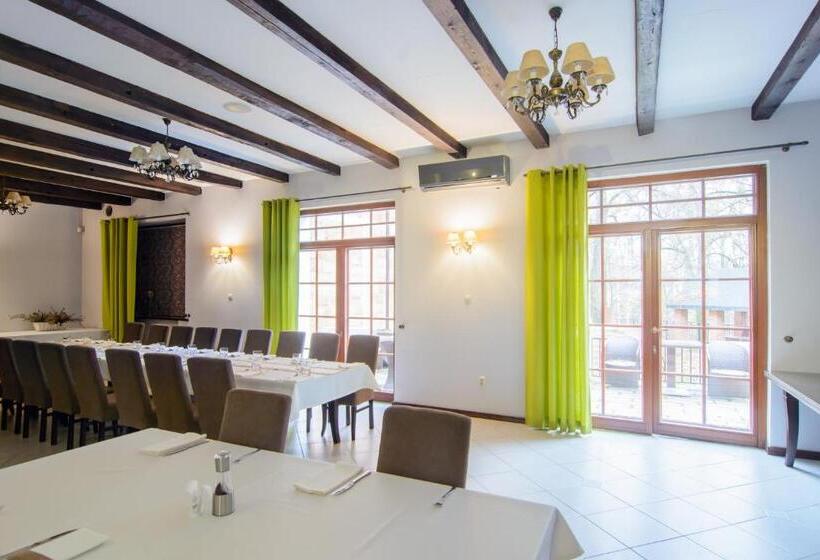 호텔 Dworek Biały Domek