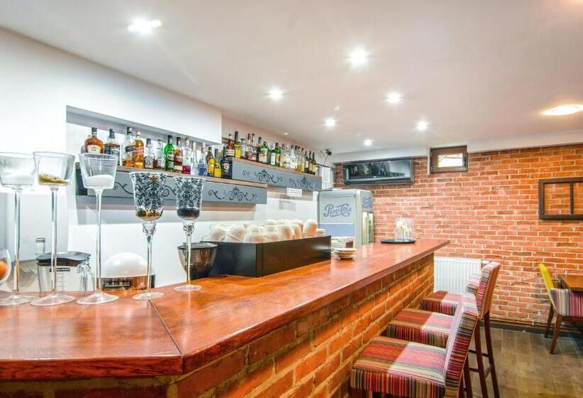 호텔 Dworek Biały Domek