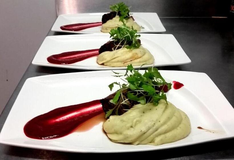 호텔 Dworek Biały Domek