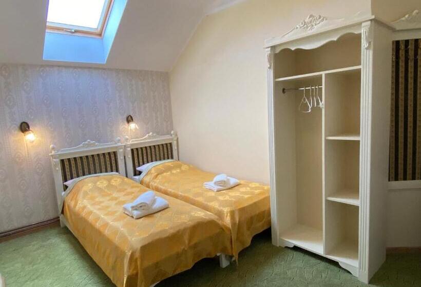 فندق Dworek Bursztynowy