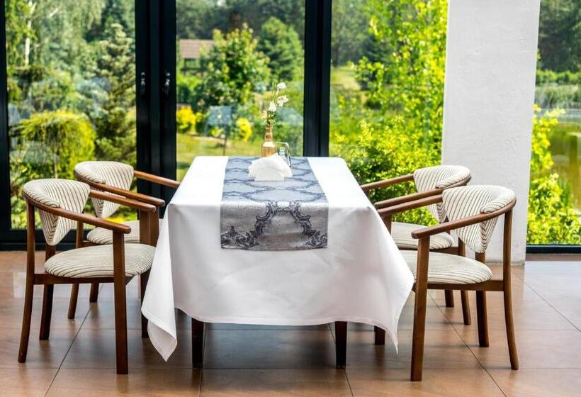 ホテル Dworek Helena