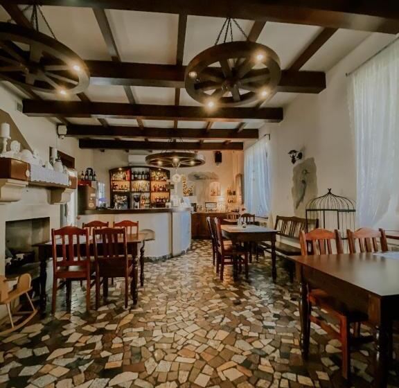 هتل Dwór Mościbrody