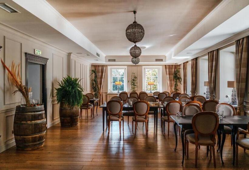 Отель Dwór Sanna