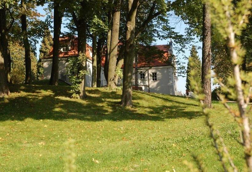 Отель Dwór Sanna