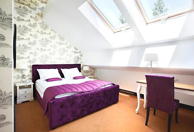 Отель Dwór Sanna