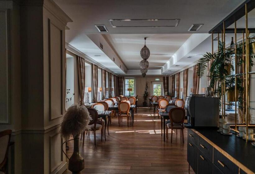 Отель Dwór Sanna