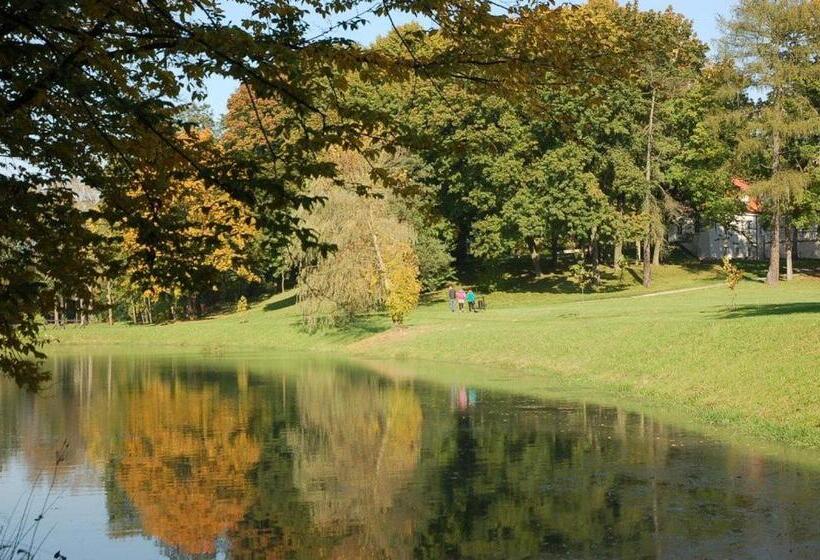 Отель Dwór Sanna