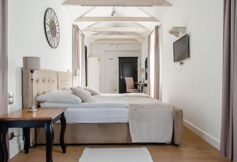 Отель Dwór Sanna