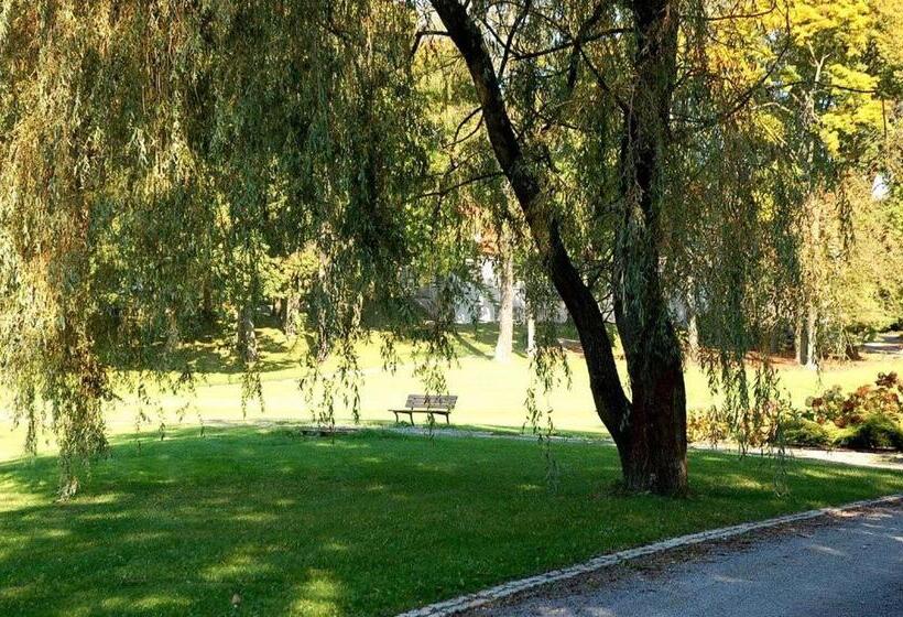 Отель Dwór Sanna