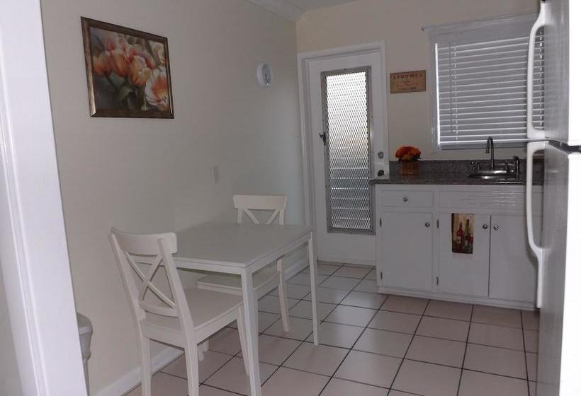 فندق Eamon James Apartments & Suites