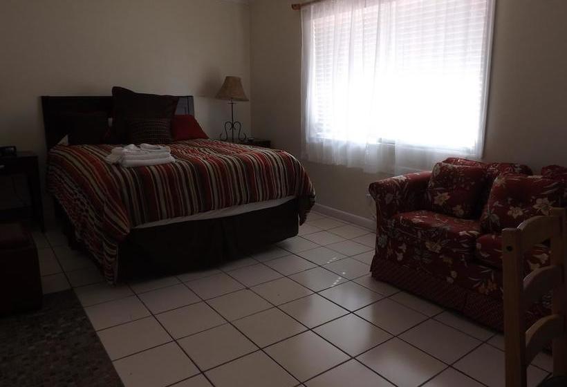 فندق Eamon James Apartments & Suites