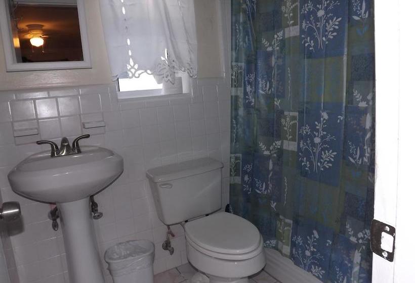 فندق Eamon James Apartments & Suites