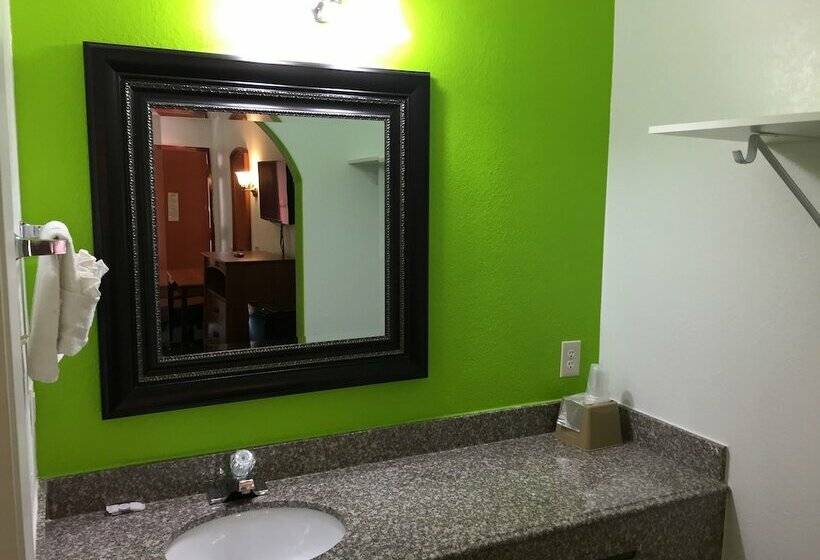 בית מלון כפרי Economy Inn