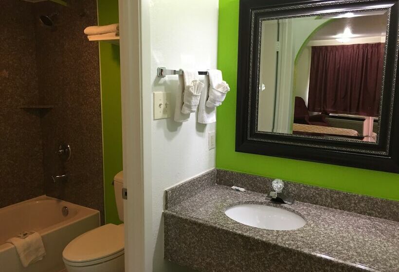 בית מלון כפרי Economy Inn