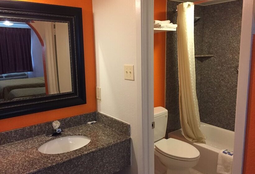 בית מלון כפרי Economy Inn