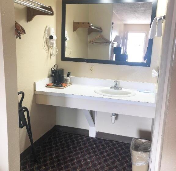 فندق Economy Inn Mccook