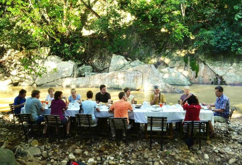 בית מלון כפרי Ella Jungle Resort