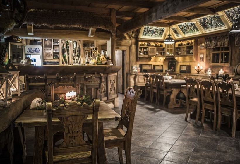 هتل Goralski Dwor