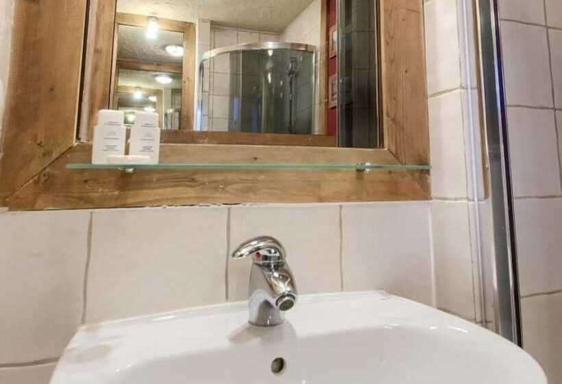 هتل Goralski Dwor