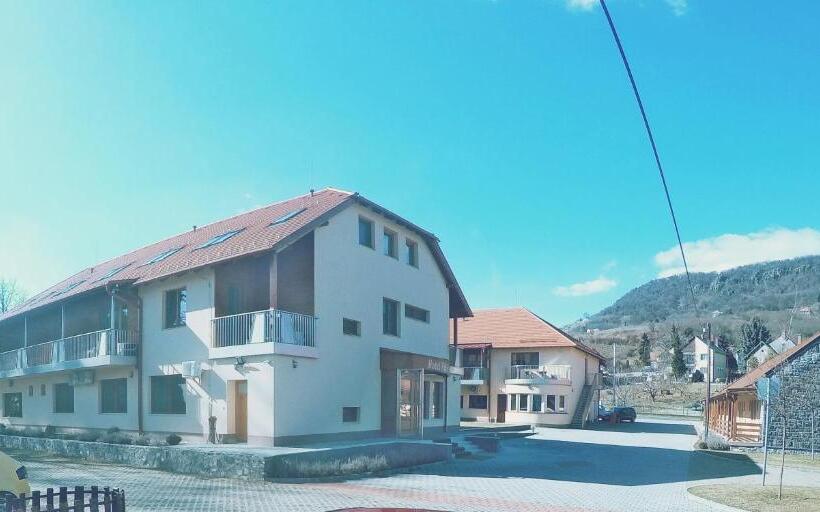 酒店 Halászkert Badacsony