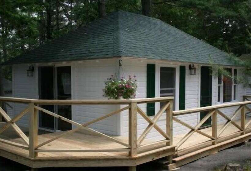 Отель Hinckley's Dreamwood Cottages